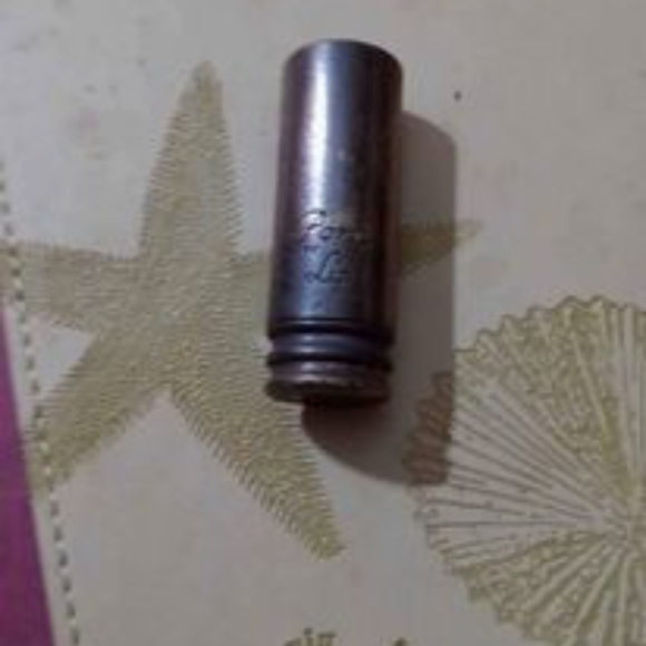 vintage ponds lips lipstick container - Picture 2 of 4